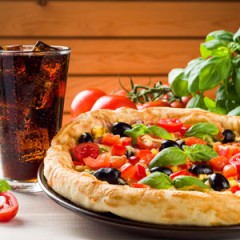 1 Menu SOLO = 1 pizza solo au choix + 1 dessert au choix + 1 boisson 33 cl au choix 10,90€​